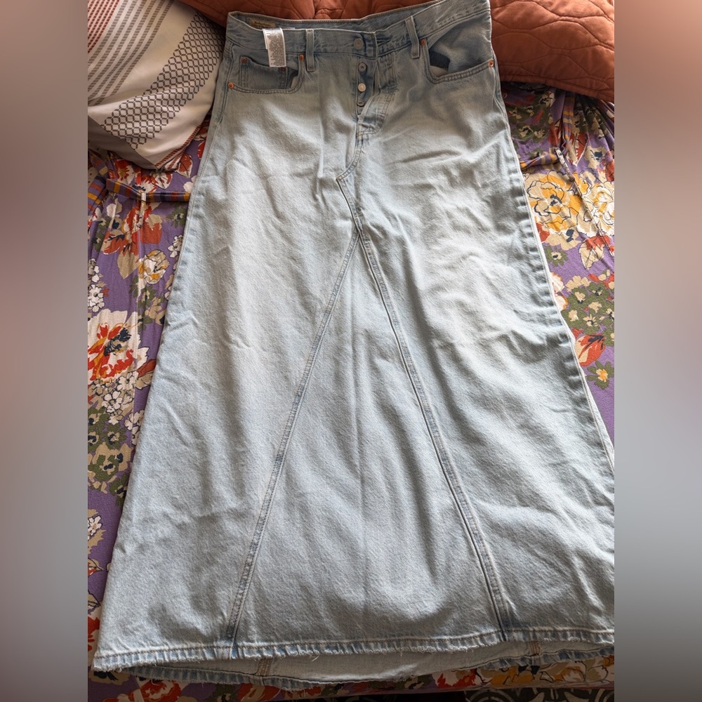 Levi Light Blue Denim Maxi Skirt sz 31
